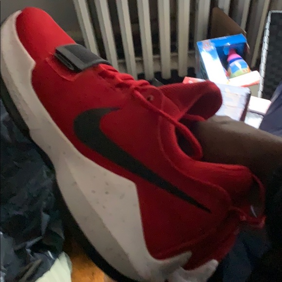 PG 1 Gym Red B-Ball Shoes - Picture 2 of 3